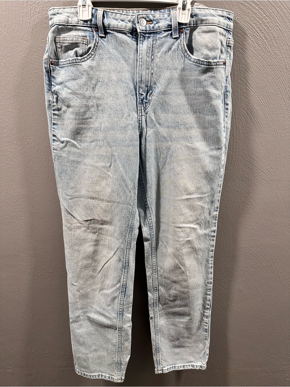 Straight-Leg Women's Jeans in Light Blue Wash